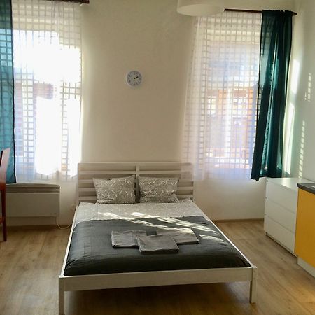 Residence Vita Nejedleho Prague Extérieur photo